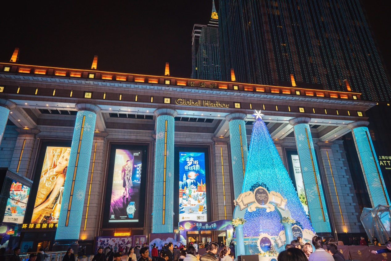 奇迹许愿圣诞树惊艳点亮 上海环球港开启奇幻童话之旅