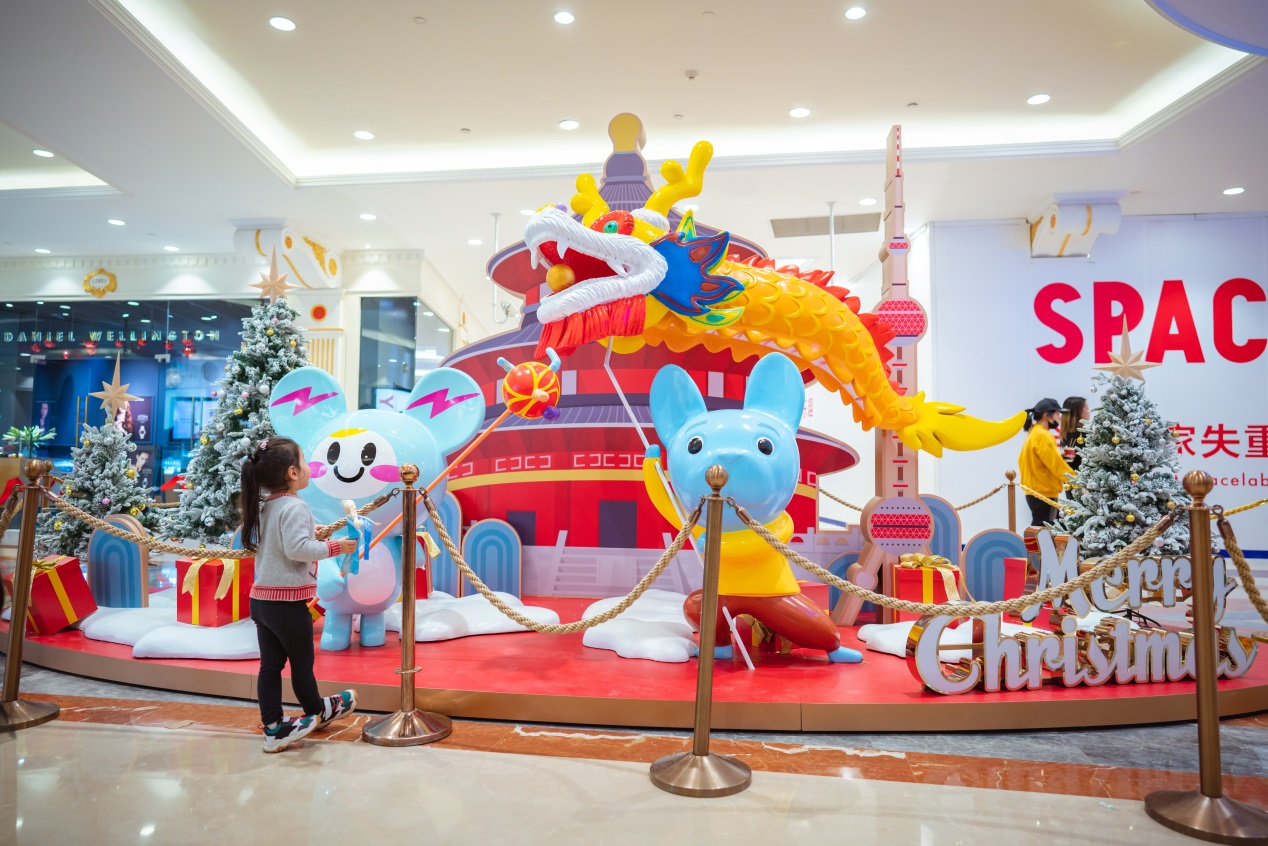 奇迹许愿圣诞树惊艳点亮 上海环球港开启奇幻童话之旅