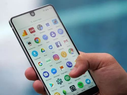 2020手机开局：激进、升级、离场成为关键词