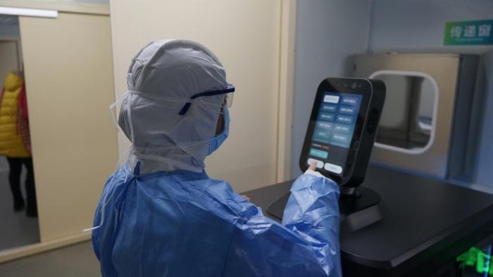 AI助力疫情防控，猎豹移动携猎户星空智能疫情防控机器人进驻郑州“小汤山医院”