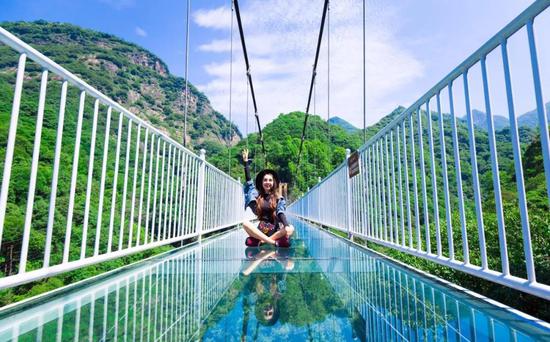 醉山野-黄崖大峡谷景区对全国医务工作者及其配偶、子女实施免票政策的公告