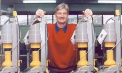 戴森发布了一款灯，竟能根据人的年龄自动调光