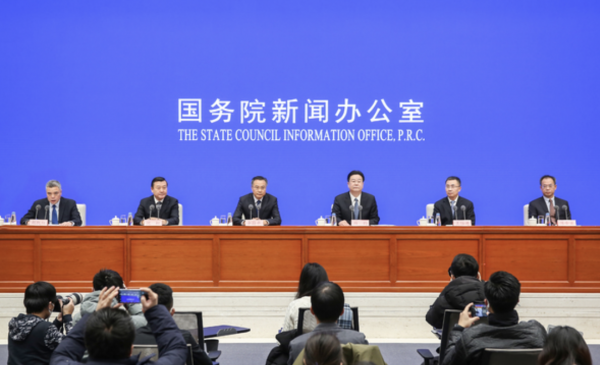 人社部：阶段性减免企业三项社保单位缴费