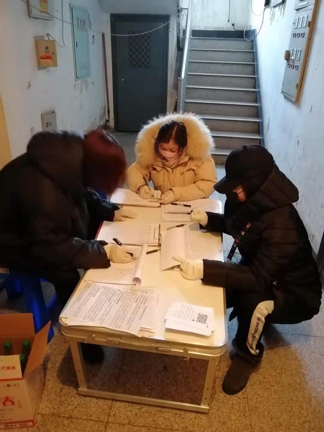 疫情来临,普通社区工作者变身“千手观音”