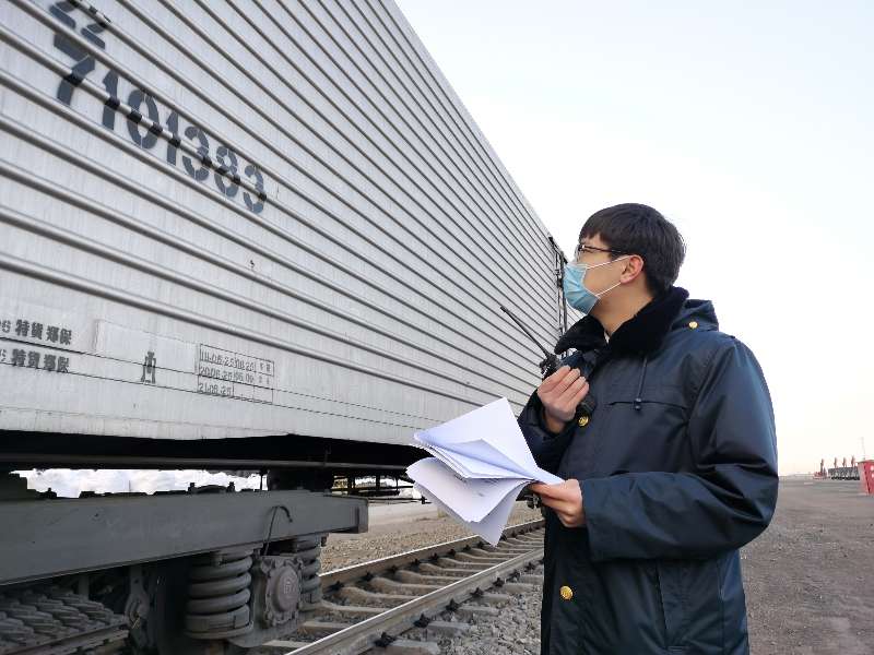 “三优先”量身定制，新疆铁路冷链运输援鄂牛肉