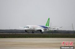 中国C919大型客机105架机“复工” 开展跑道滑行试验