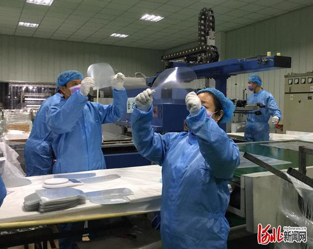 【战疫情 促振兴 河北省县域特色产业在行动】保供应 河北沧县药包材特色产业规上企业全部复工