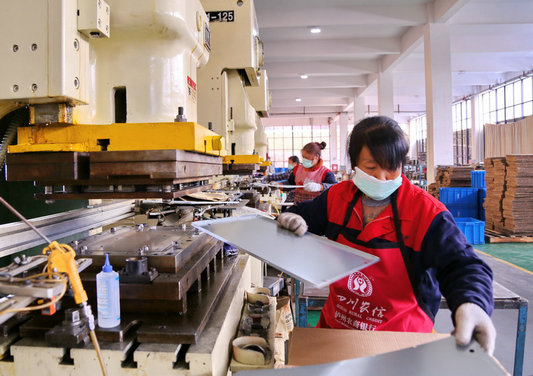 泸州纳溪：精细服务 企业复工忙