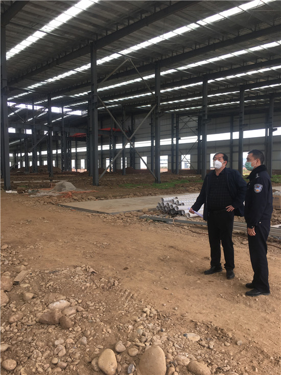 洪雅公安走进企业开展复工复产面对面服务