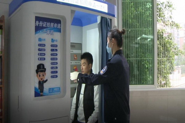 宜宾珙县：让群众办证一步到位