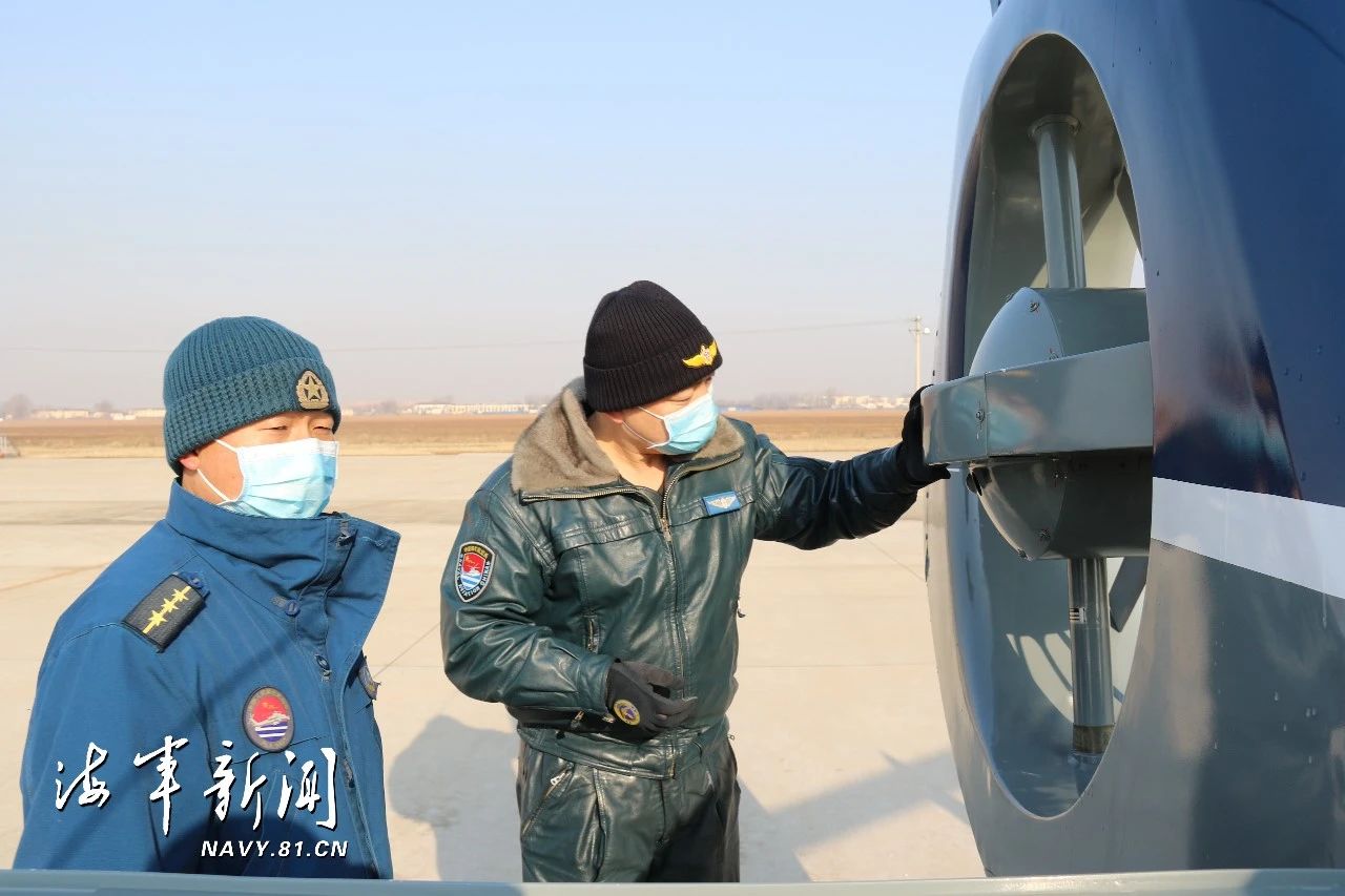 组图：战鹰展翅 三机型同场组训开飞