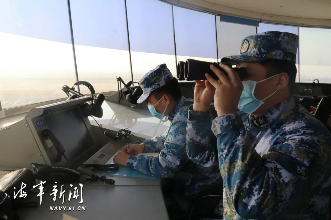 组图：战鹰展翅 三机型同场组训开飞