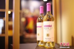 英国酒评家用张裕干白挑战网红“咖喱男”的美