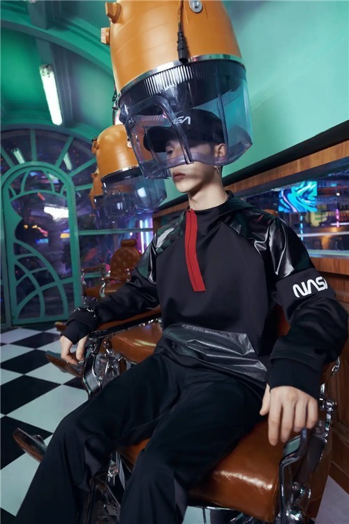 看看行业标杆安踏怎么疫情之下运动服饰如何自救？