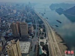 <b>湖北：继续实施严格的离汉离鄂通道管控措施</b>