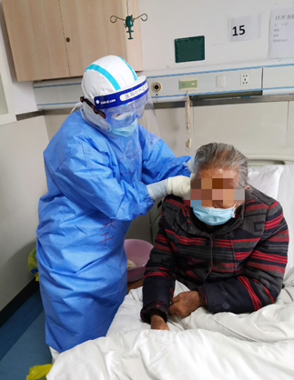 我们是父女，更是战友