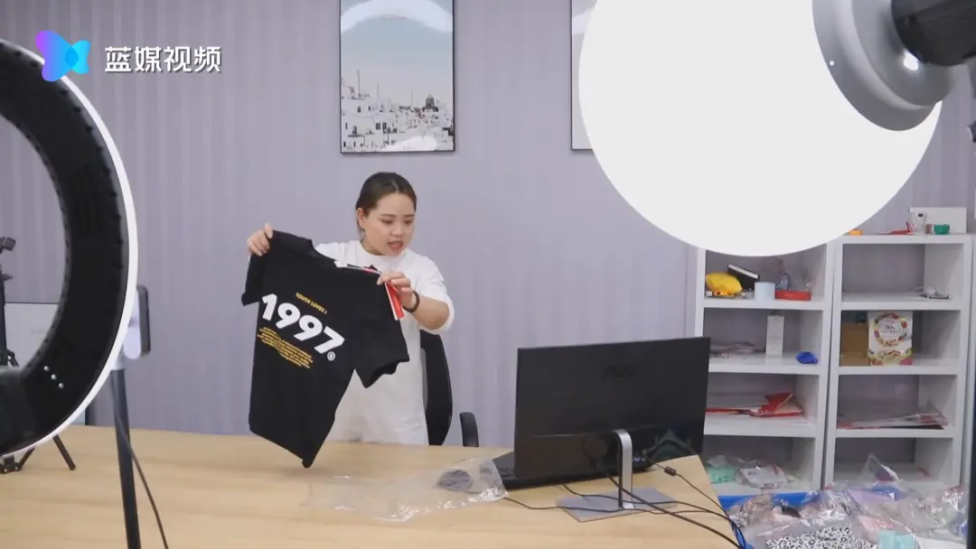 在磨难中成长 从磨难中奋起丨东边不亮西边亮