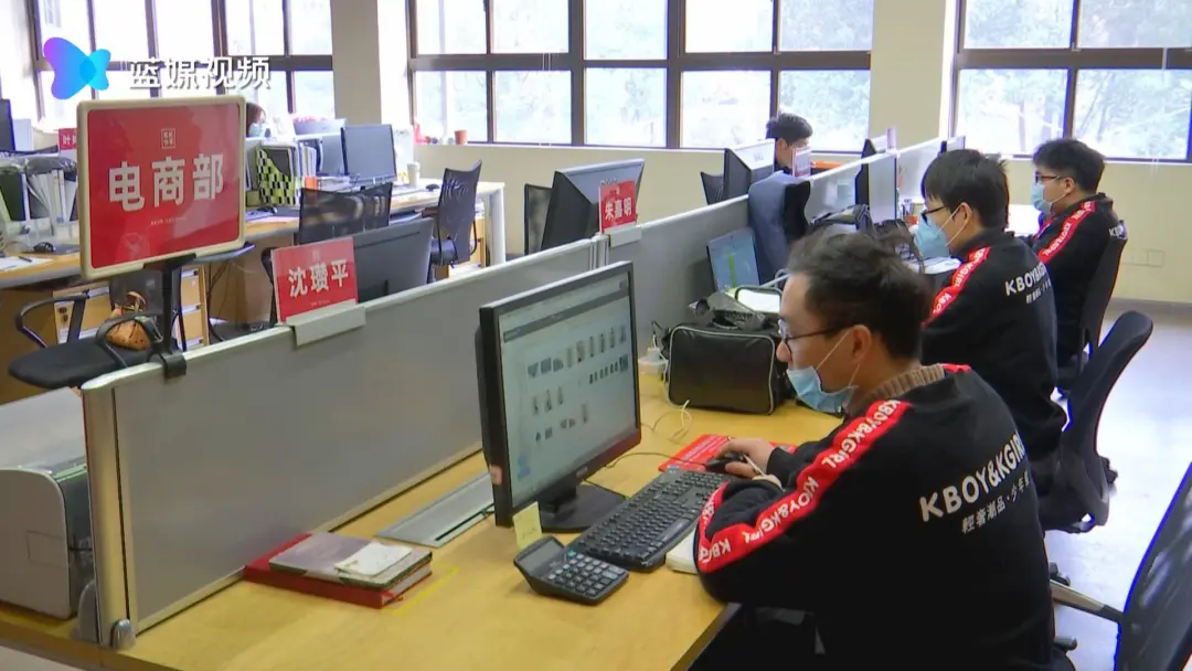 在磨难中成长 从磨难中奋起丨东边不亮西边亮