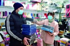 让客商放心回来 把商品直播出去 “世界超市”小商品城又热闹起来了
