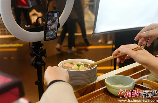 福州餐饮行业渐渐复苏 商家各出奇招寻求“破局”