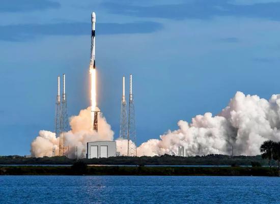 新太空竞赛：低轨卫星背后的中美大国博弈