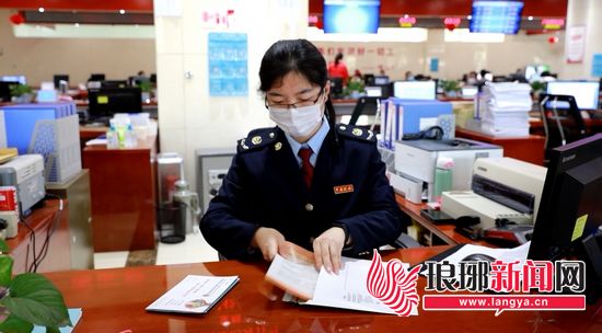 临港税务让优惠政策落实落地 为疫情防控加油助力