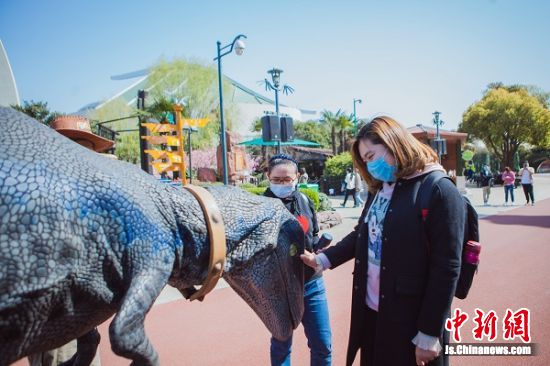 中华恐龙园恢复开园 智慧防疫助力游客“健康游”
