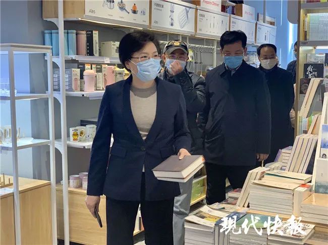 “你们报复性消费吧，我要报复性存钱了”