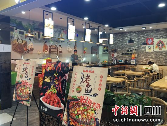 餐饮堂食有序经营（贡井融媒体 供图） 