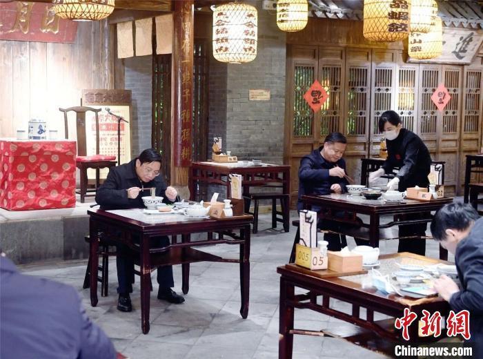 多地火锅、烧烤、麻辣烫恢复堂食……吃还是不吃？