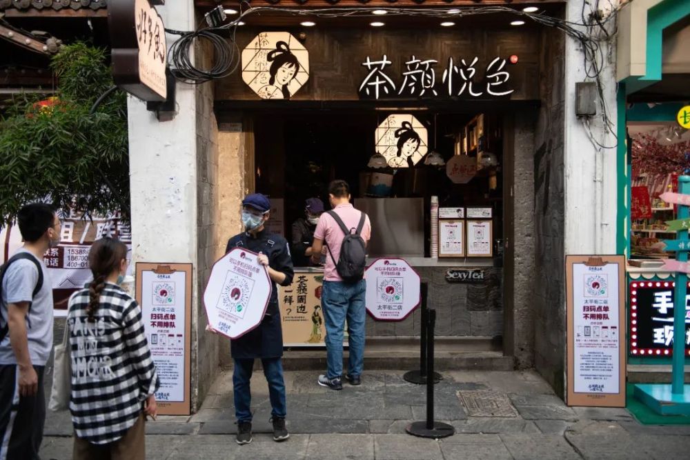 不开张“愁死”，开张了“亏死”：疫后餐饮业