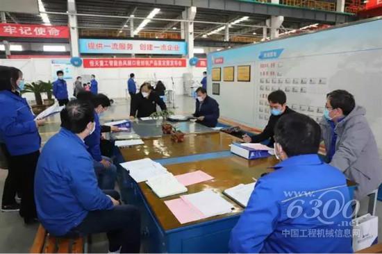 国机集团奋战9天研制的央企首台医用防护服压条