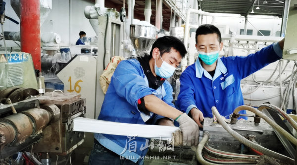 用工量7000余人，丹棱县203家工业企业已全部满工