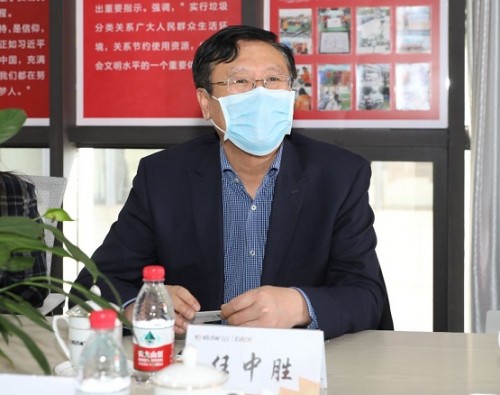 滨海新区慈善协会为拾起卖颁发捐款证书