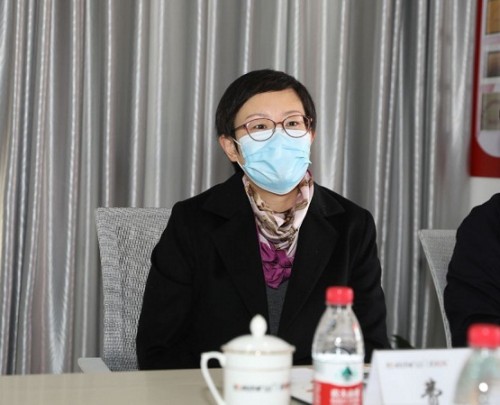 滨海新区慈善协会为拾起卖颁发捐款证书