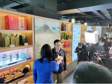 为钛杯代言，市长直播在线变身“带货达人