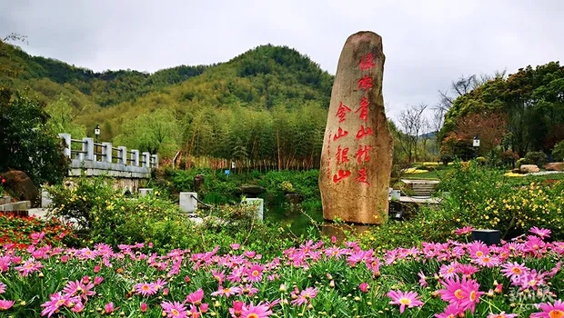安吉坚持践行“两山”理念，绿水青山源源不断