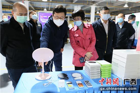 伍娟调研南宁跨境产业人才实训基地 冀推动跨境