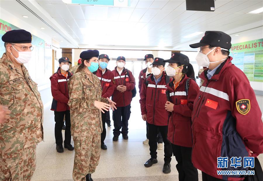 中国专家与巴基斯坦医务人员交流防疫理念