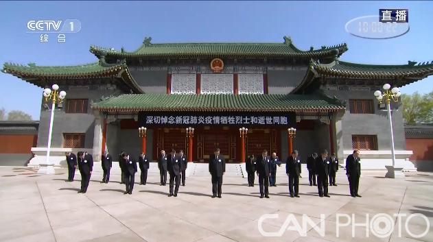 组图：习近平等向牺牲烈士和逝世同胞默哀3分钟