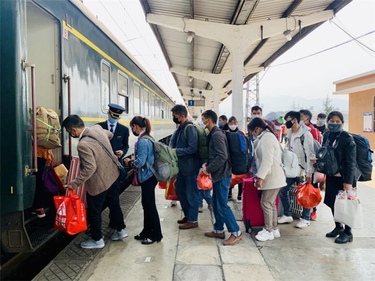清明假期云南铁路客流明显回升