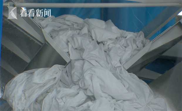 视频｜护航医护服、病号服...！洗染行业的