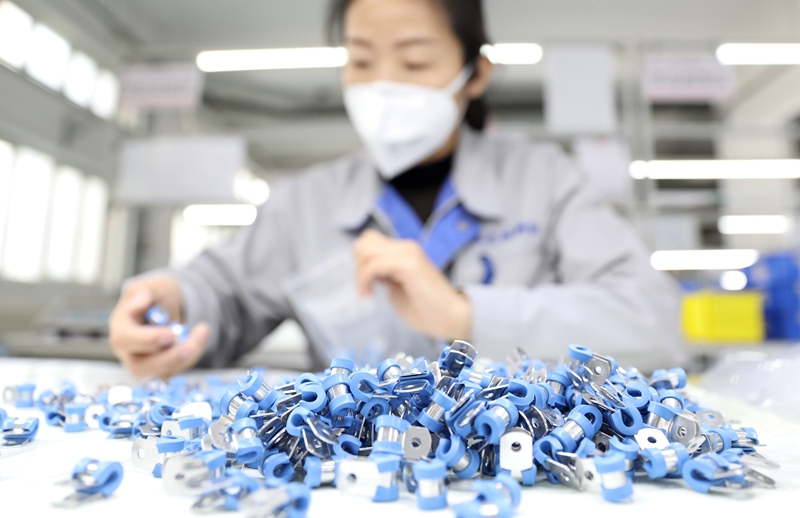 辽宁大连：民营装备制造企业开足马力促生产