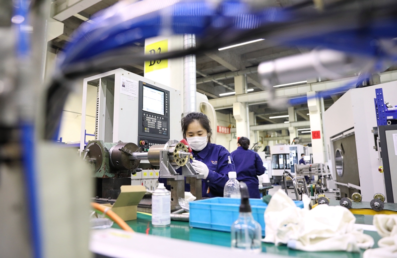 辽宁大连：民营装备制造企业开足马力促生产