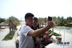 河南90后女护师圆梦三亚 浪漫开启天涯海角“婚