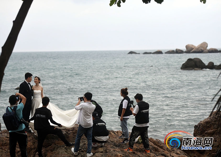河南90后女护师圆梦三亚 浪漫开启天涯海角“婚