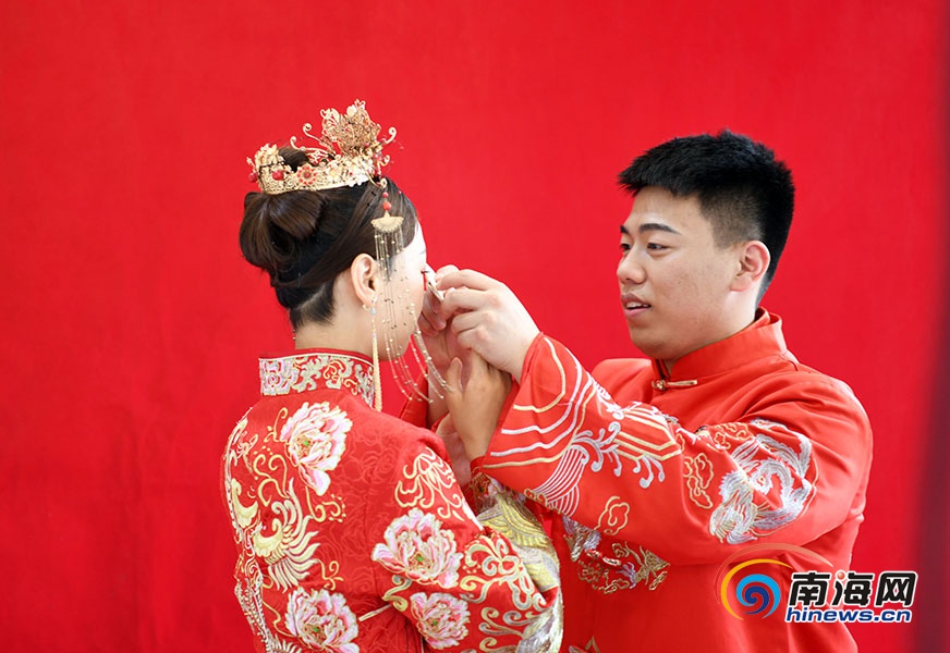 河南90后女护师圆梦三亚 浪漫开启天涯海角“婚