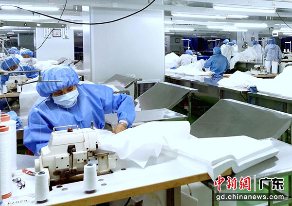 创办至今，必得福不断调整产业结构，通过技术创新实现转型升级。梁平 摄