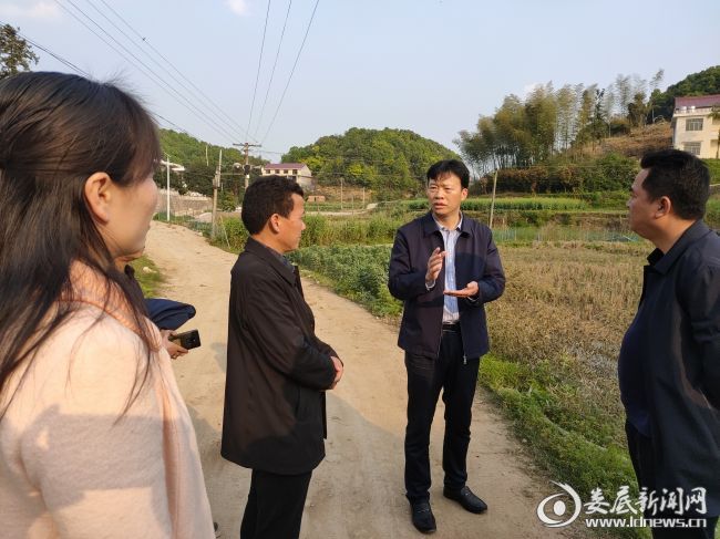 （付朝晖考察调研砂罐铺村美丽屋场建设）