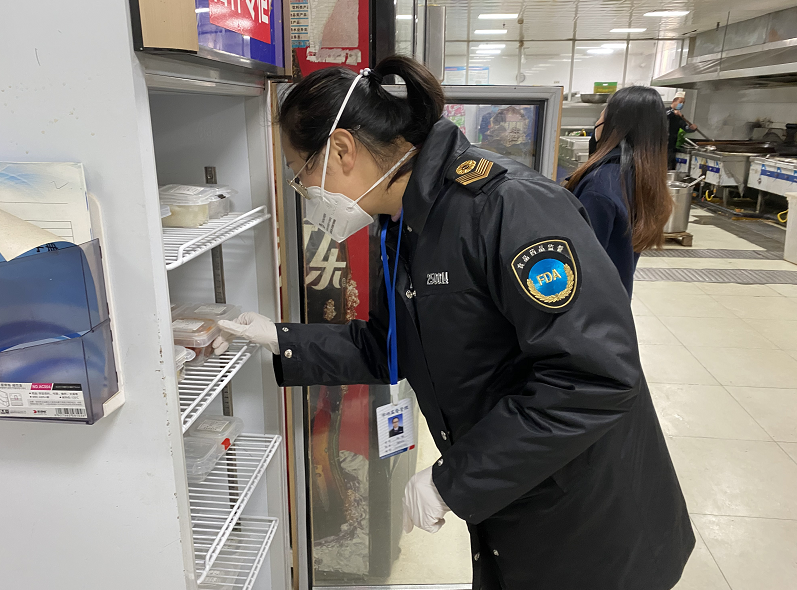 成都“春雷行动2020”：一企业售卖假冒口罩被罚1400万元